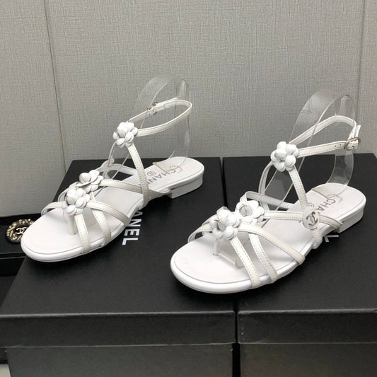 FLORAL FLAT SANDAL IN WHITE LAMBSKIN