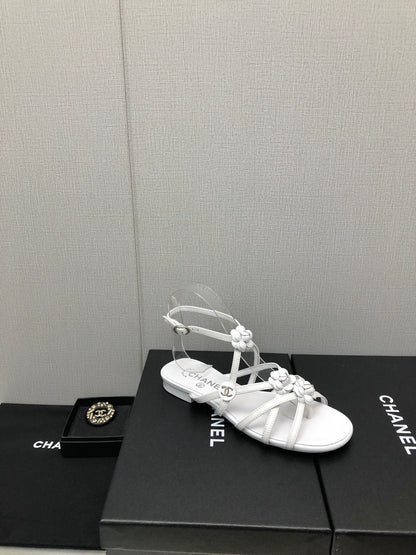 FLORAL FLAT SANDAL IN WHITE LAMBSKIN