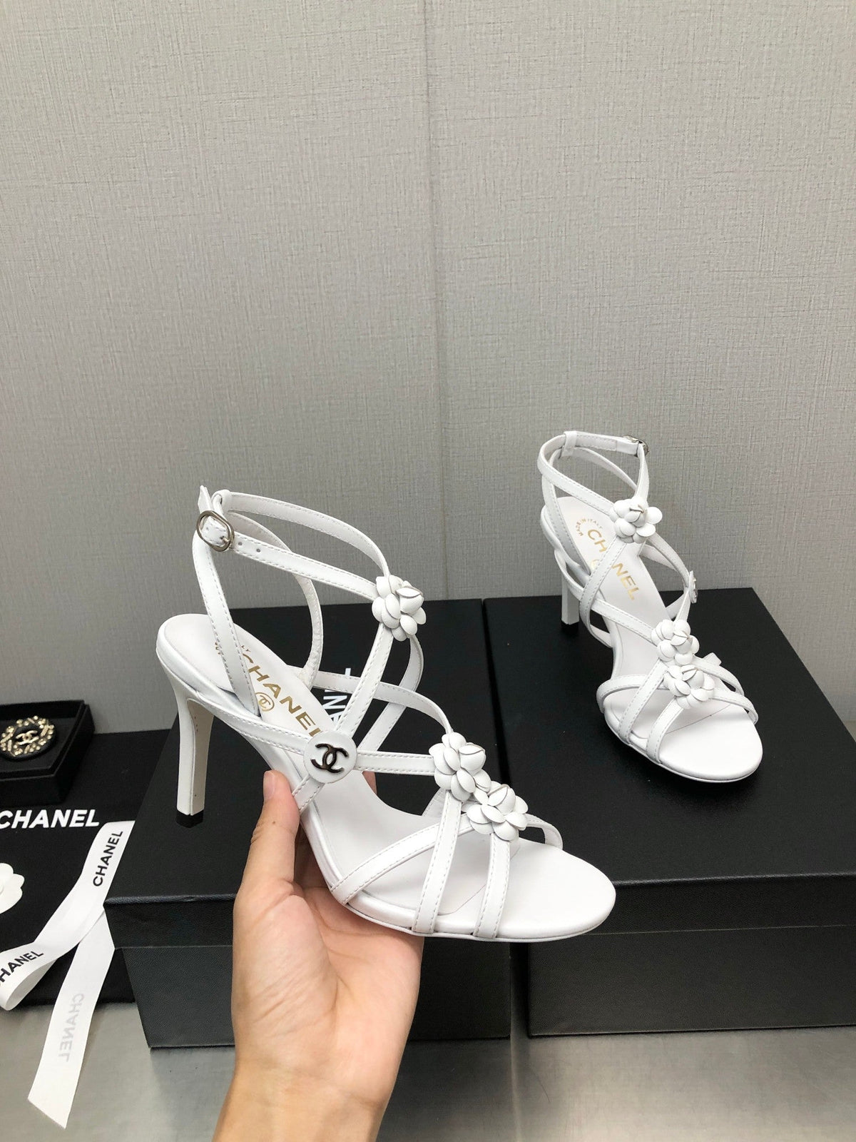 FLORAL HIGH HEEL SANDAL IN WHITE LAMBSKIN
