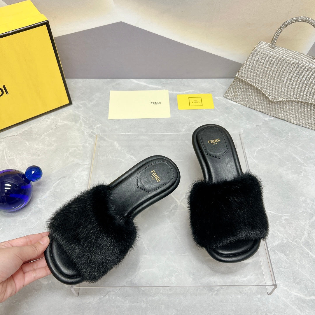 FENDI BAGUETTE MINK MEDIUM-HEELED 45MM IN BLACK FUR AND LAMBSKIN