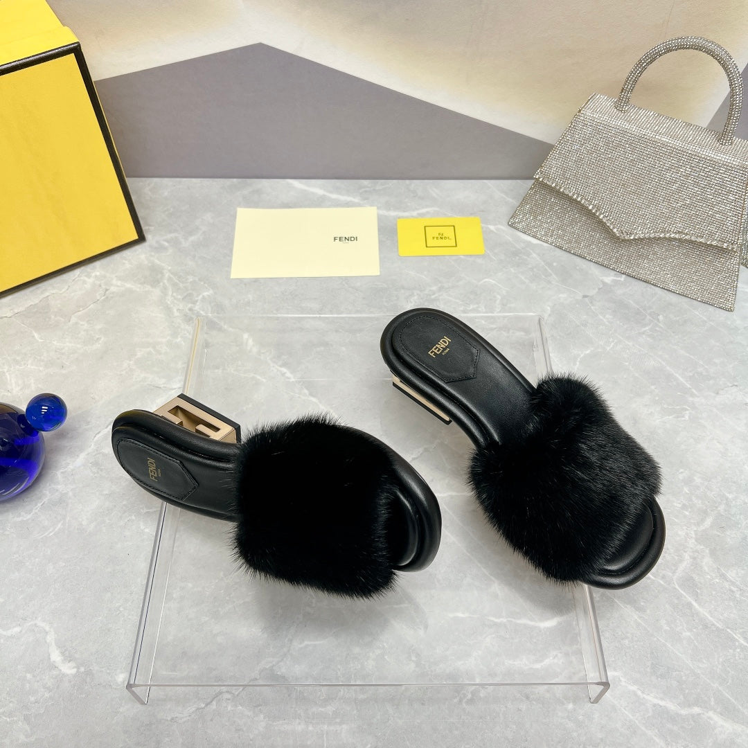 FENDI BAGUETTE MINK MEDIUM-HEELED 45MM IN BLACK FUR AND LAMBSKIN
