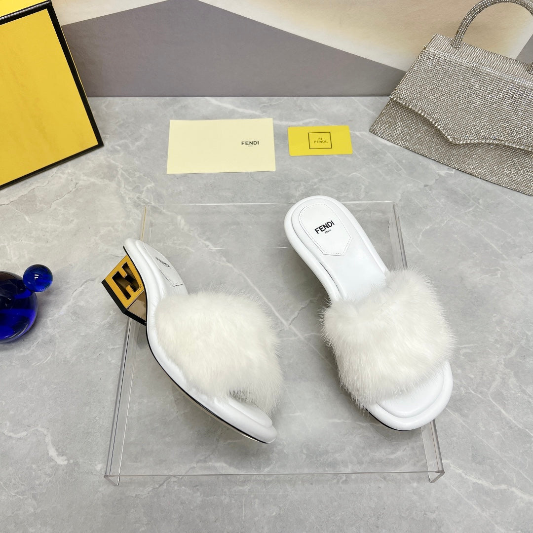 FENDI BAGUETTE MINK MEDIUM-HEELED 45MM IN WHITE FUR AND LAMBSKIN