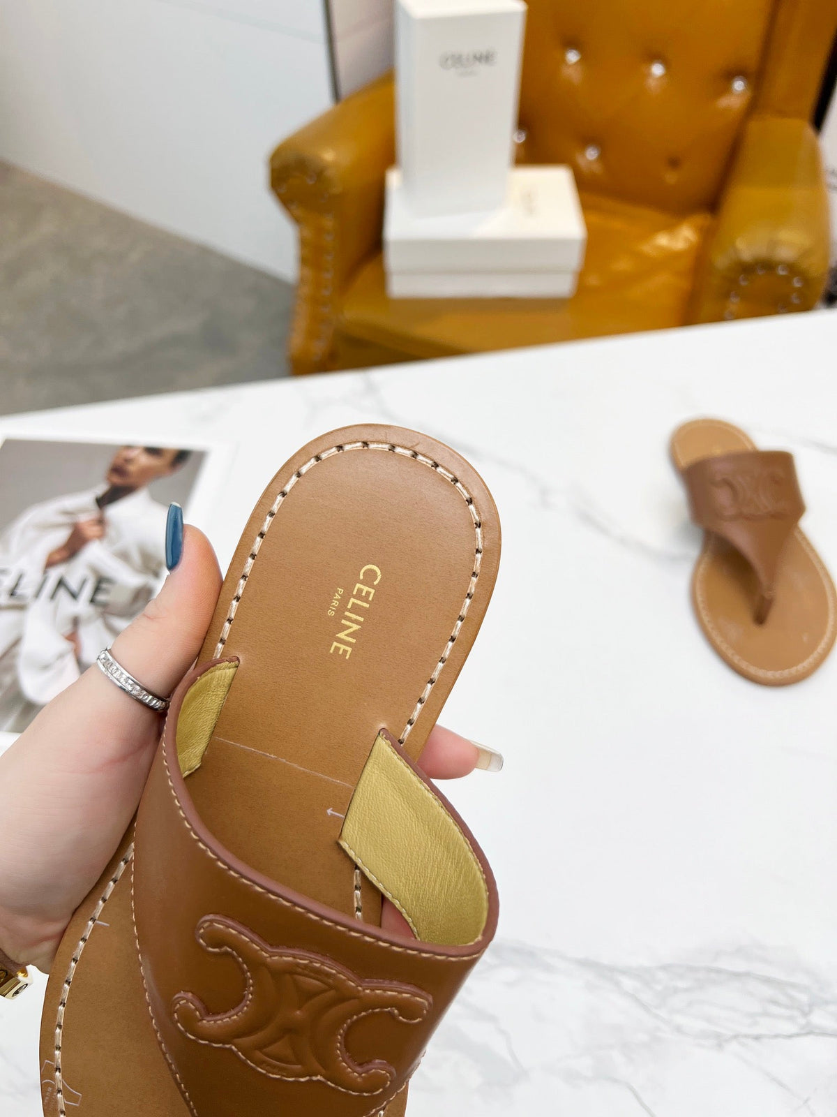 THONG MULE IN BRONZE BROWN CALFSKIN