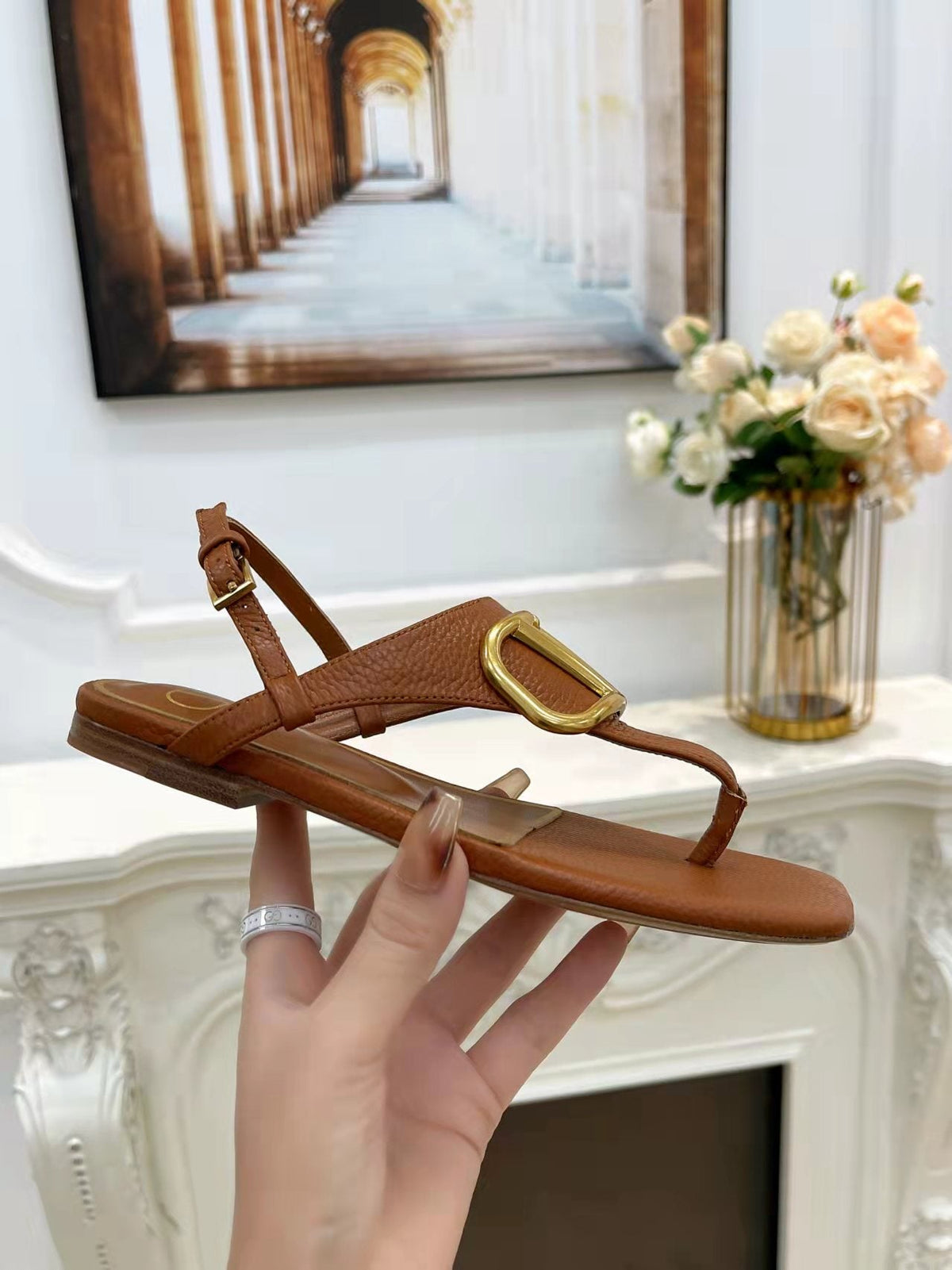 THONG SANDALS IN BRONZE BROWN CALFSKIN WITH GOLD LOGO