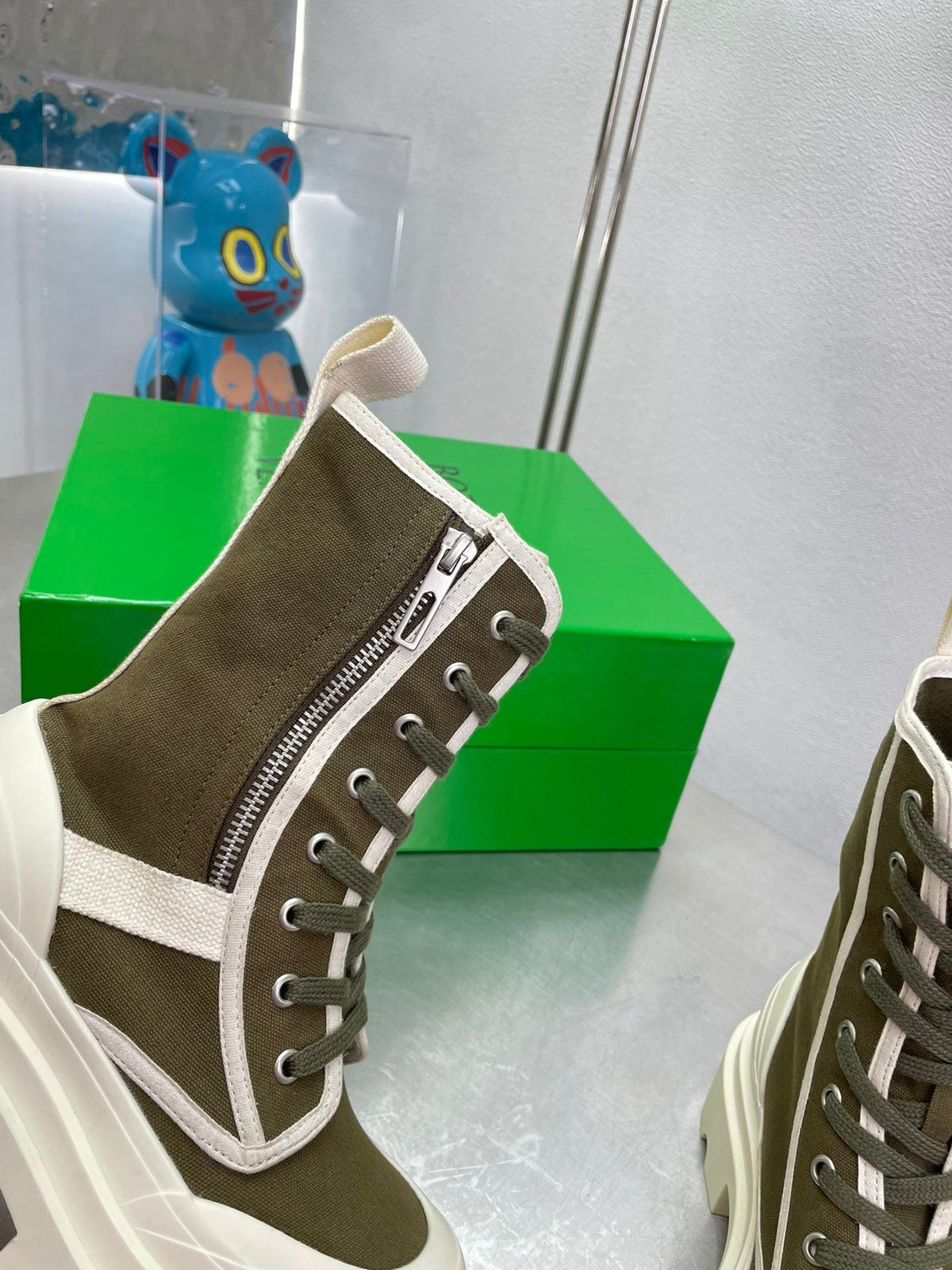 RIBBON BOMBER LACE-UP BOOTS IN OLIVE GREEN MIX WHITE CANVAS