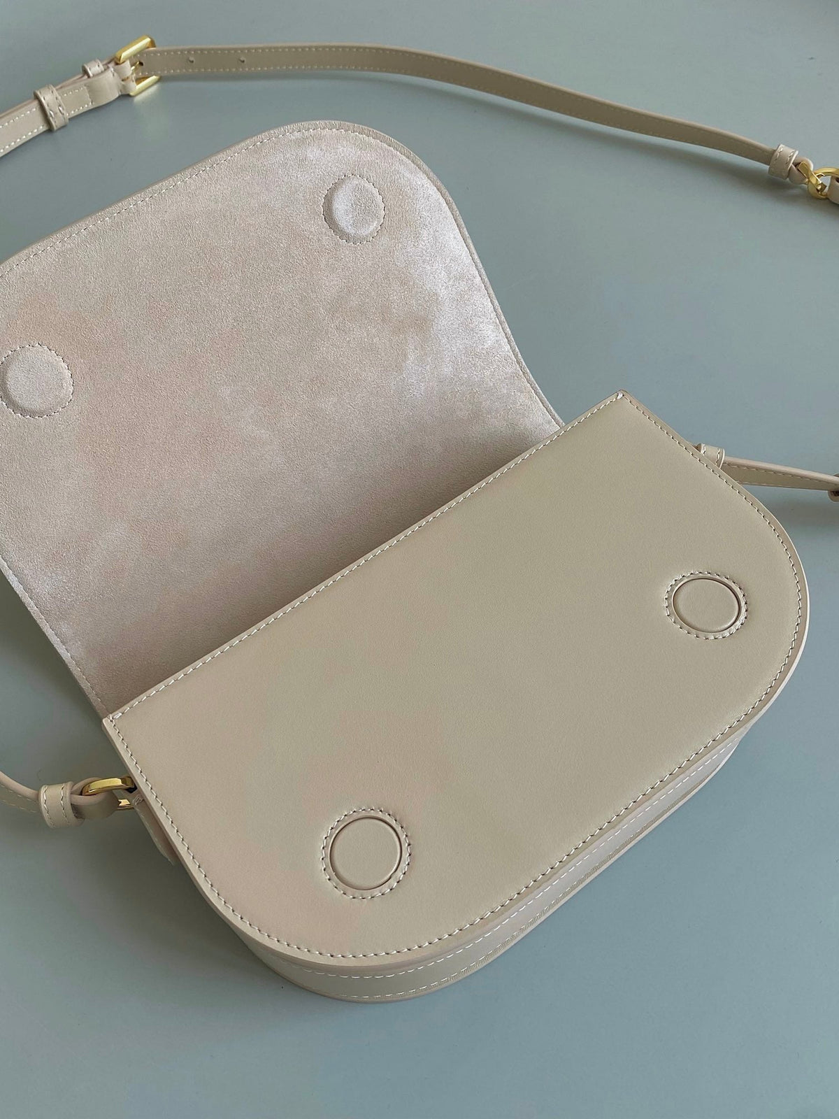 SIGNATURE HOBO 21 BAG IN BEIGE CALFSKIN