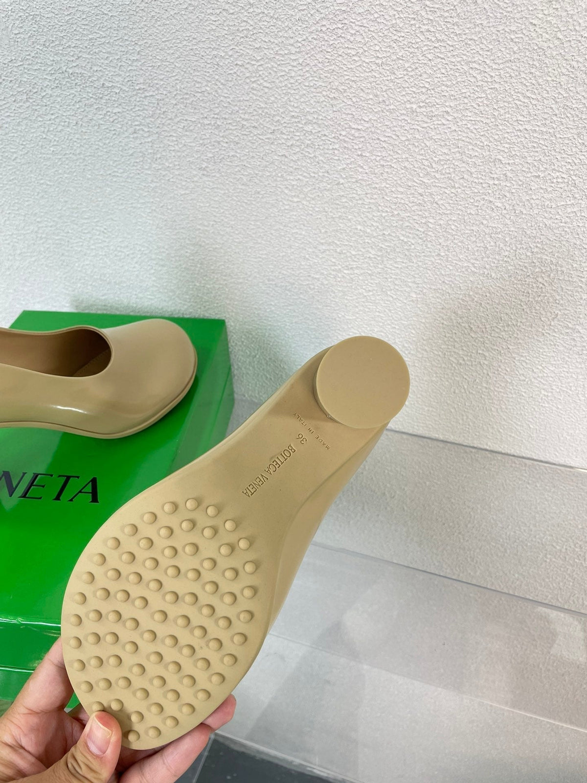 ATOMIC HIGH PUMP 9 CM IN BISQUE BEIGE CALFSKIN