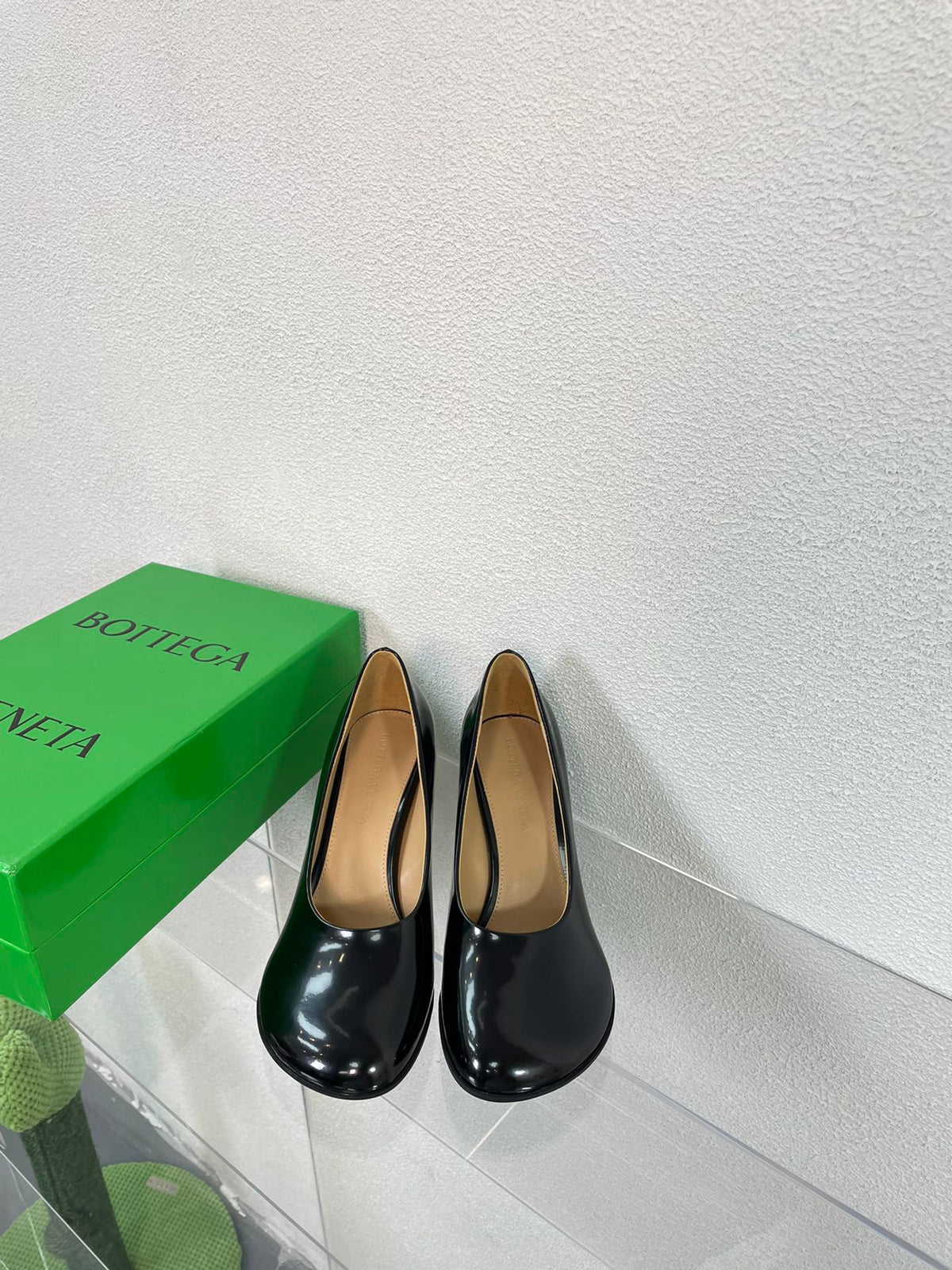ATOMIC HIGH PUMP 9 CM IN BLACK CALFSKIN