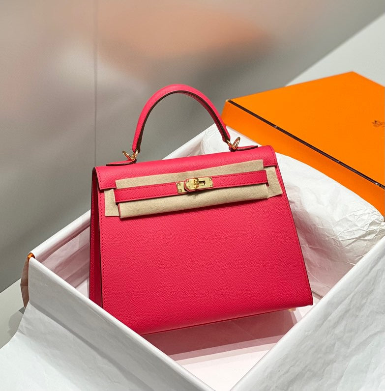 KELLY 25CM IN ROSE TYRIEN SWIFT CALFSKIN GOLD HARDWARE