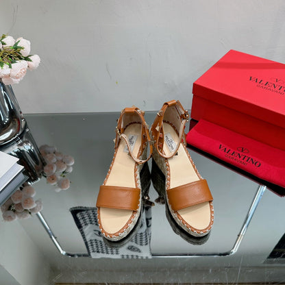 ROCKSTUD WEDGE 85 MM IN BRONZE BROWN CALFSKIN