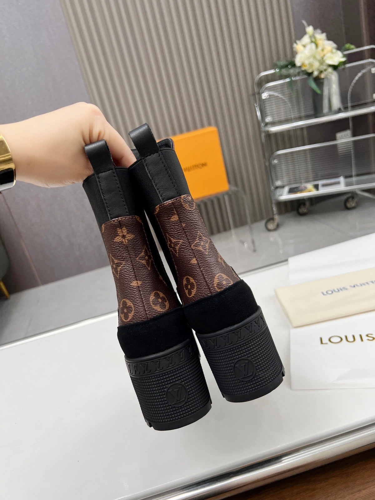 LV WOMEN SHORT BOOT IN BLACK SUEDE AND CHOCOLATE BROWN CALFSKIN