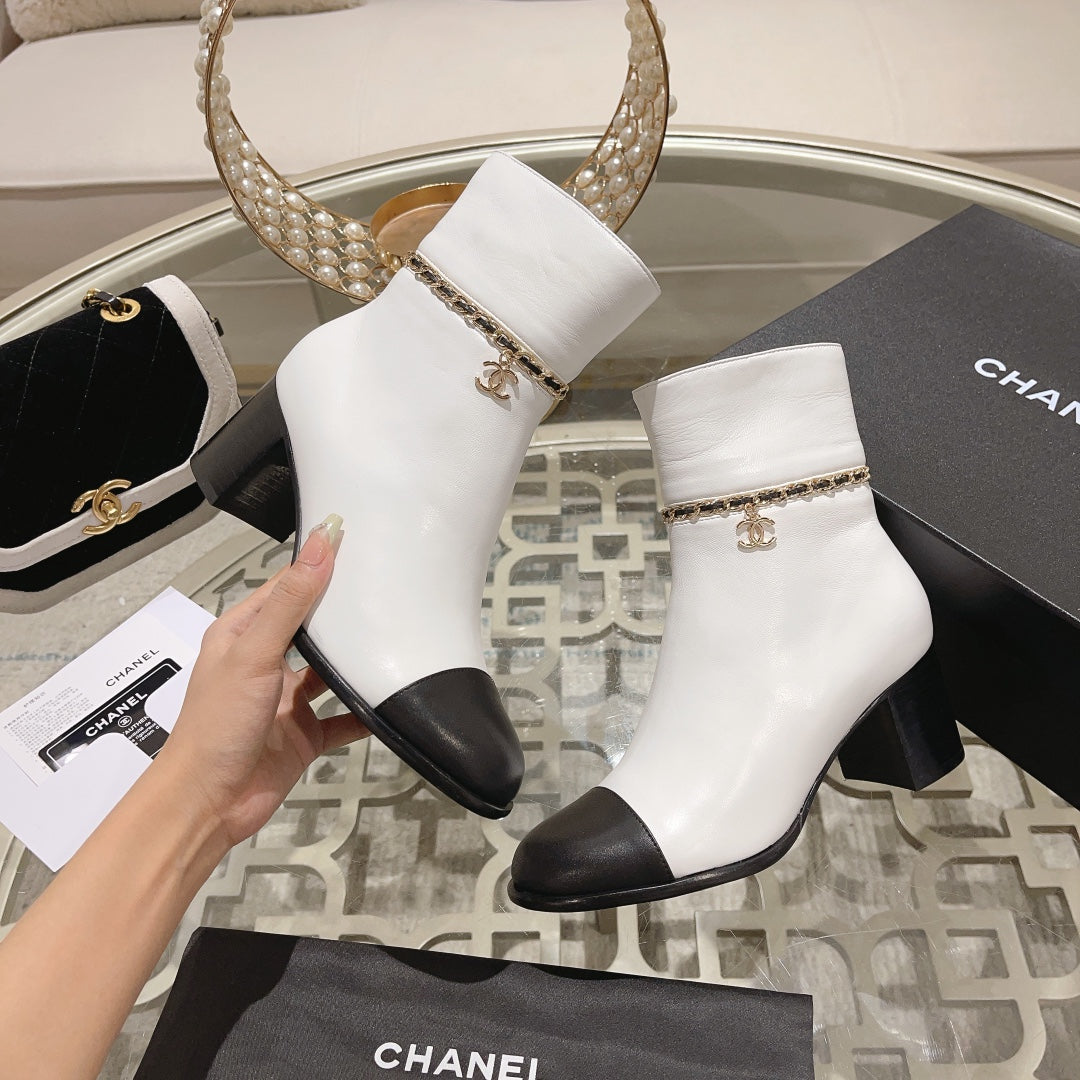 MID-HEEL ANKLE BOOTS IN WHITE SMOOTH CALFSKIN