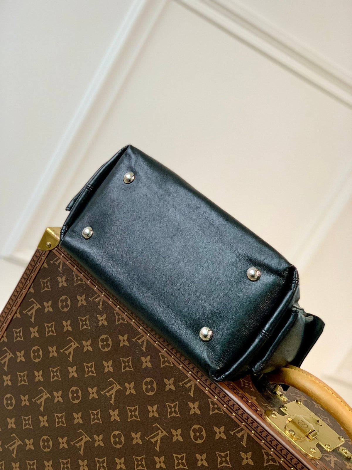 CARRYALL CARGO VIBE PM 33.5 IN BLACK LAMBSKIN BROWN MONOGRAM TAG