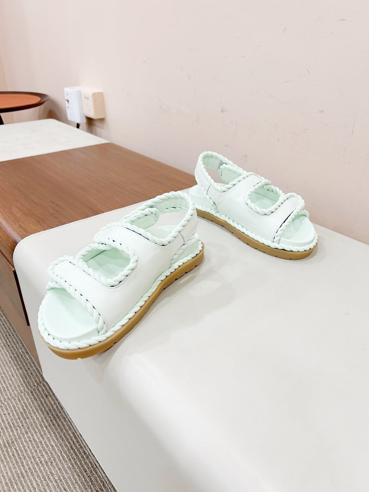 REFINED DAD SANDAL IN WHITE LAMBSKIN