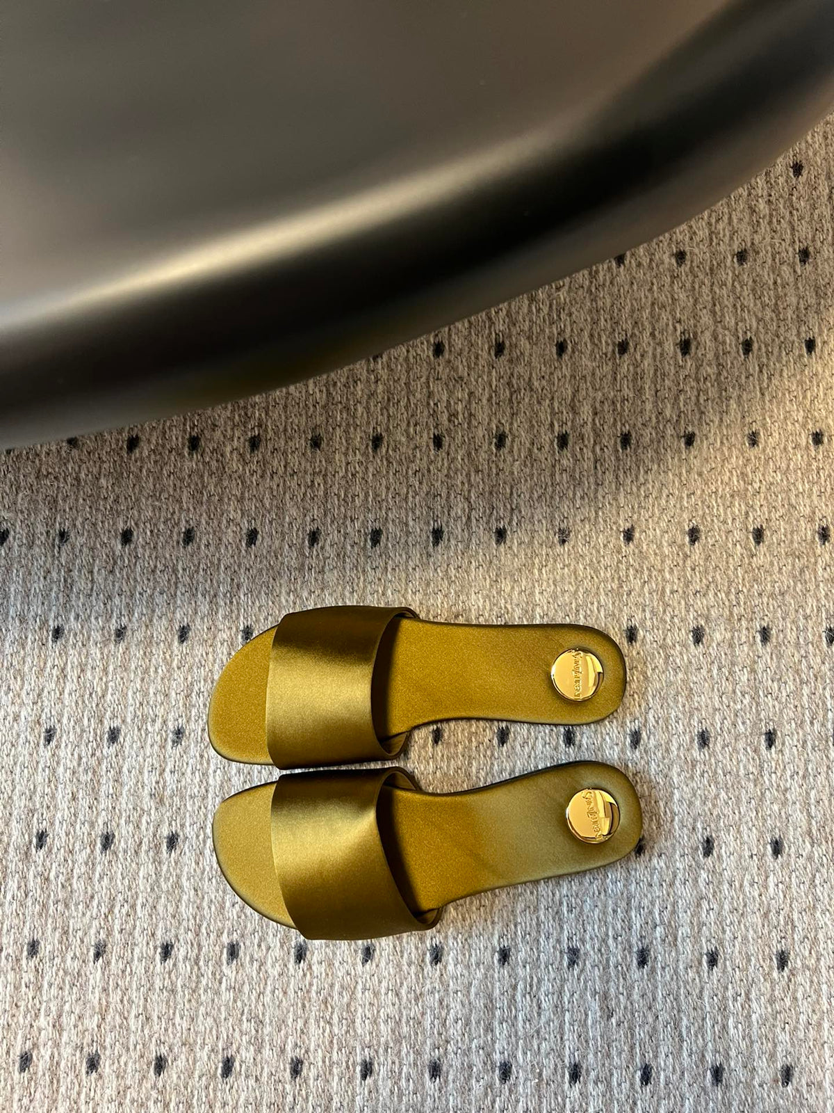 SL CARLYLE SLIPPERS MUSTARD SATIN