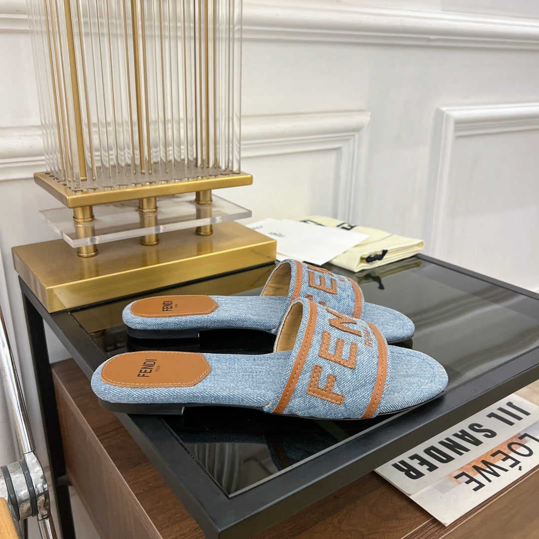 FENDI BAGUETTE SIGNATURE SLIDE IN LIGHT BLUE DENIM AND BROWN CALFSKIN