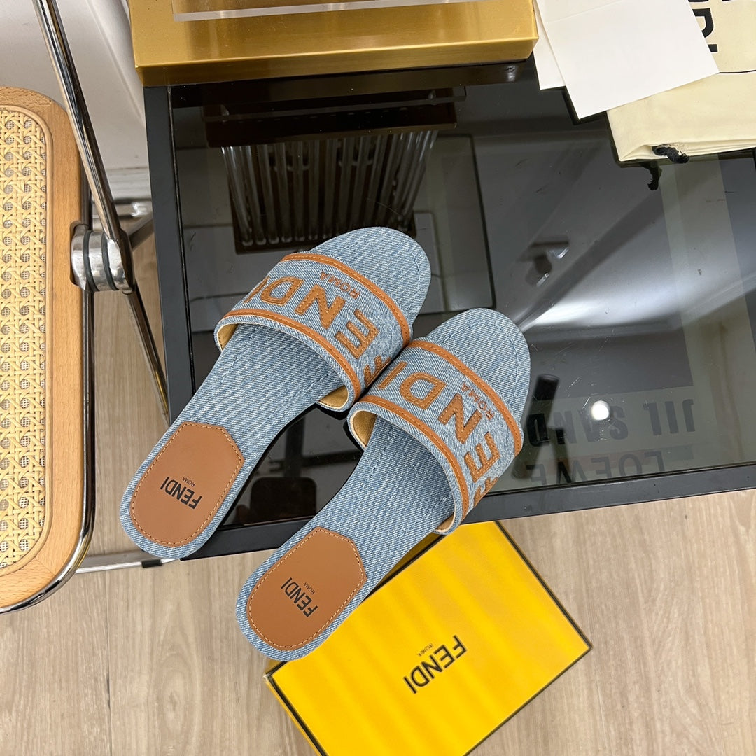 FENDI BAGUETTE SIGNATURE SLIDE IN LIGHT BLUE DENIM AND BROWN CALFSKIN