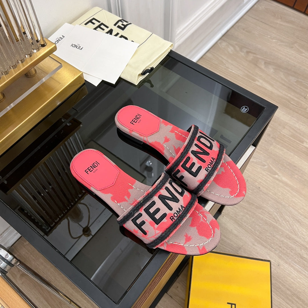 FENDI FLORAL SLIDES IN CHERRY RED MIX TAN BEIGE FABRIC