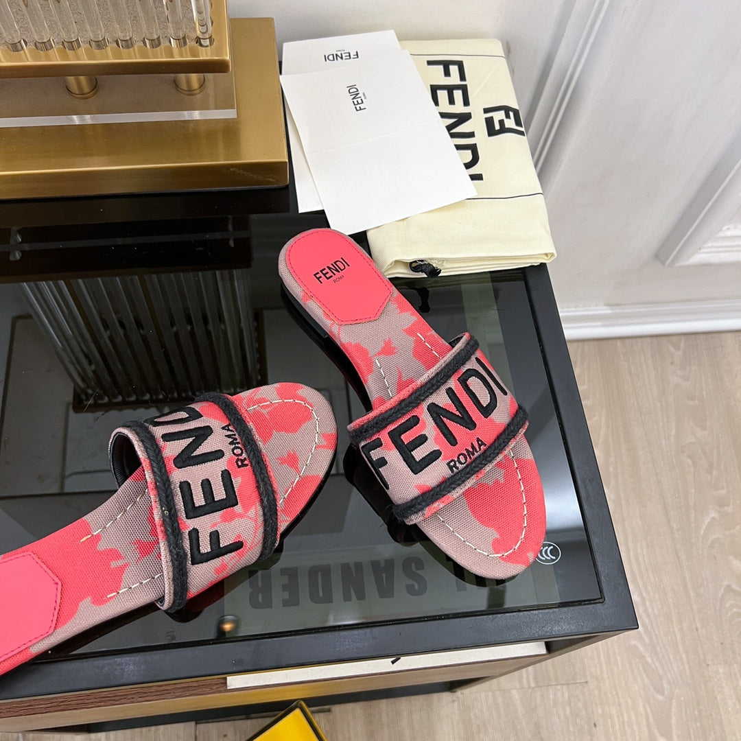 FENDI FLORAL SLIDES IN CHERRY RED MIX TAN BEIGE FABRIC
