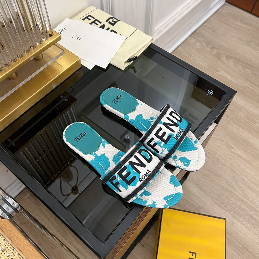 FENDI FLORAL SLIDES IN BLUE MIX WHITE FABRIC