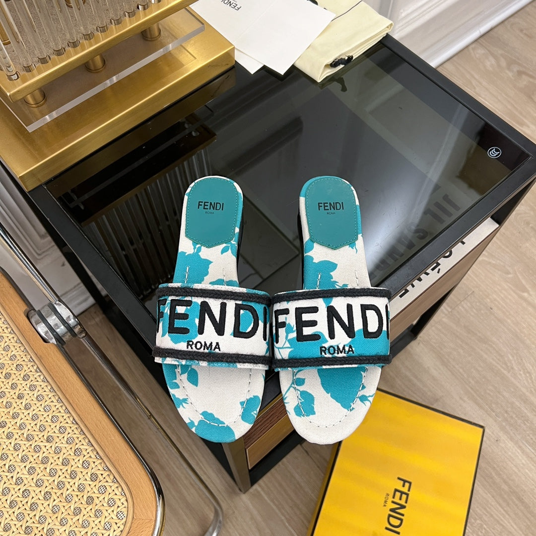 FENDI FLORAL SLIDES IN BLUE MIX WHITE FABRIC