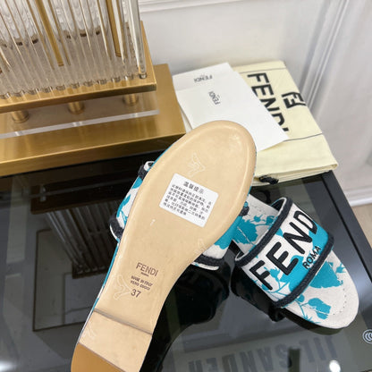 FENDI FLORAL SLIDES IN BLUE MIX WHITE FABRIC