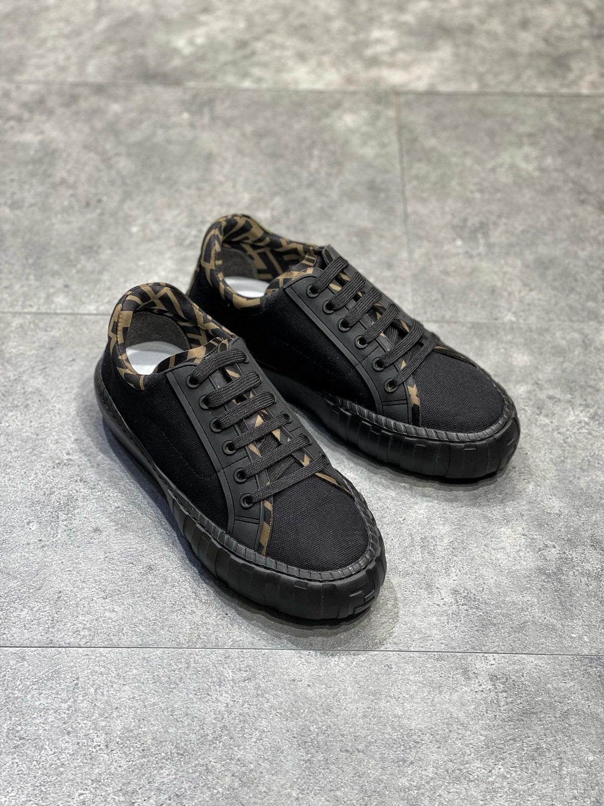 FEN Sneakers