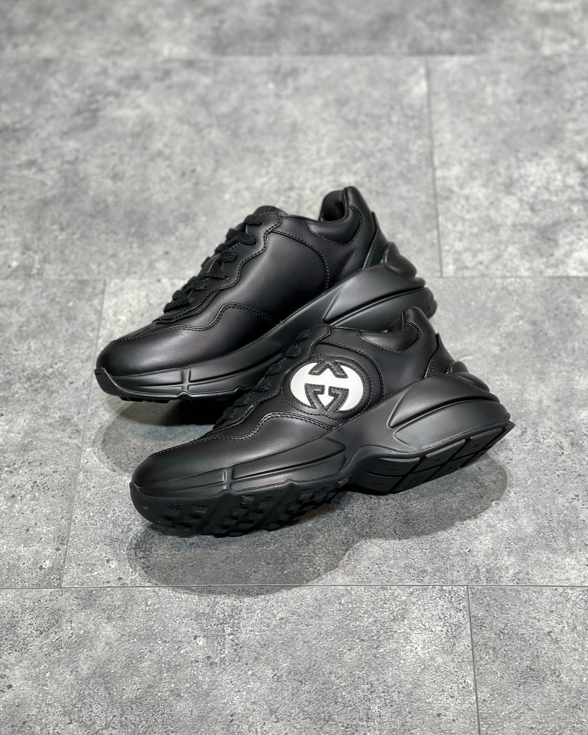 GUC Sneakers