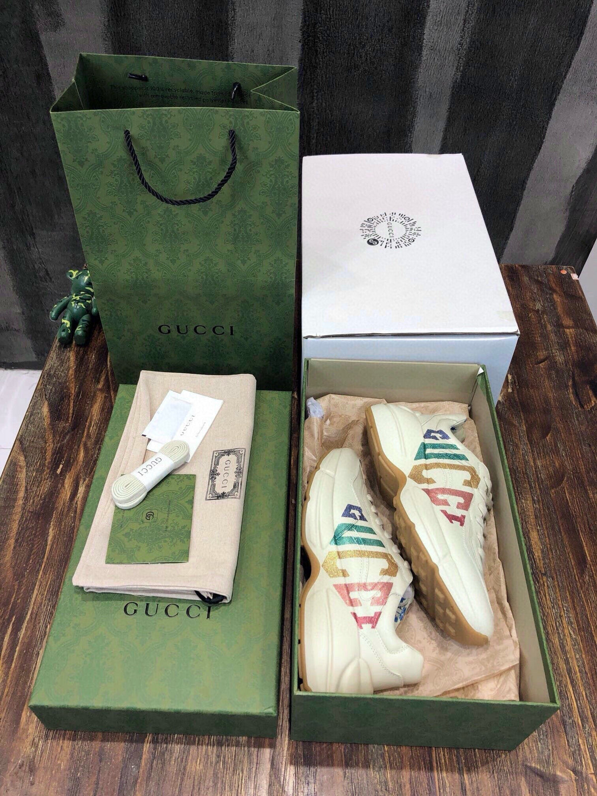 GUC Sneakers