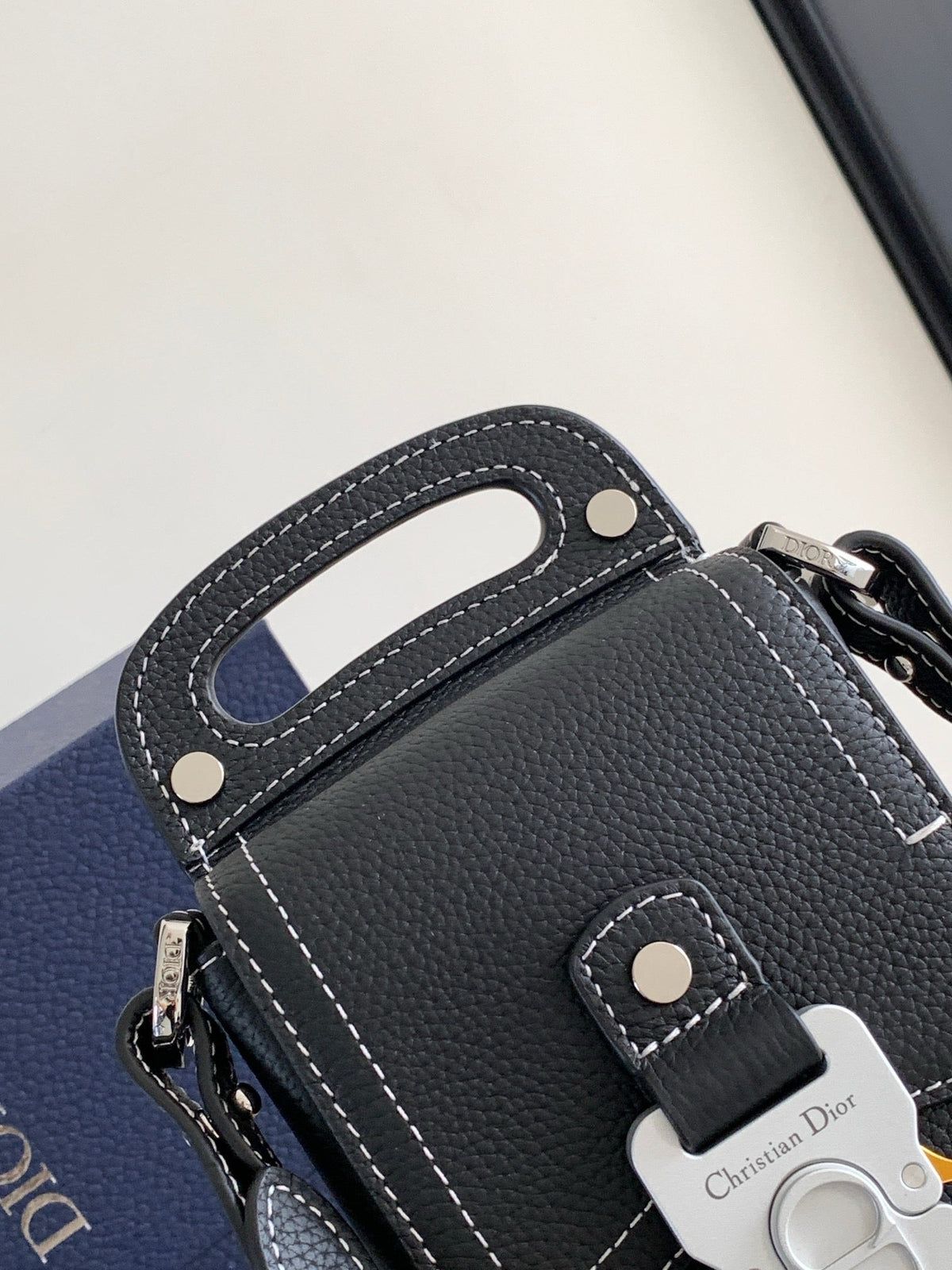 DIO Sling Bag