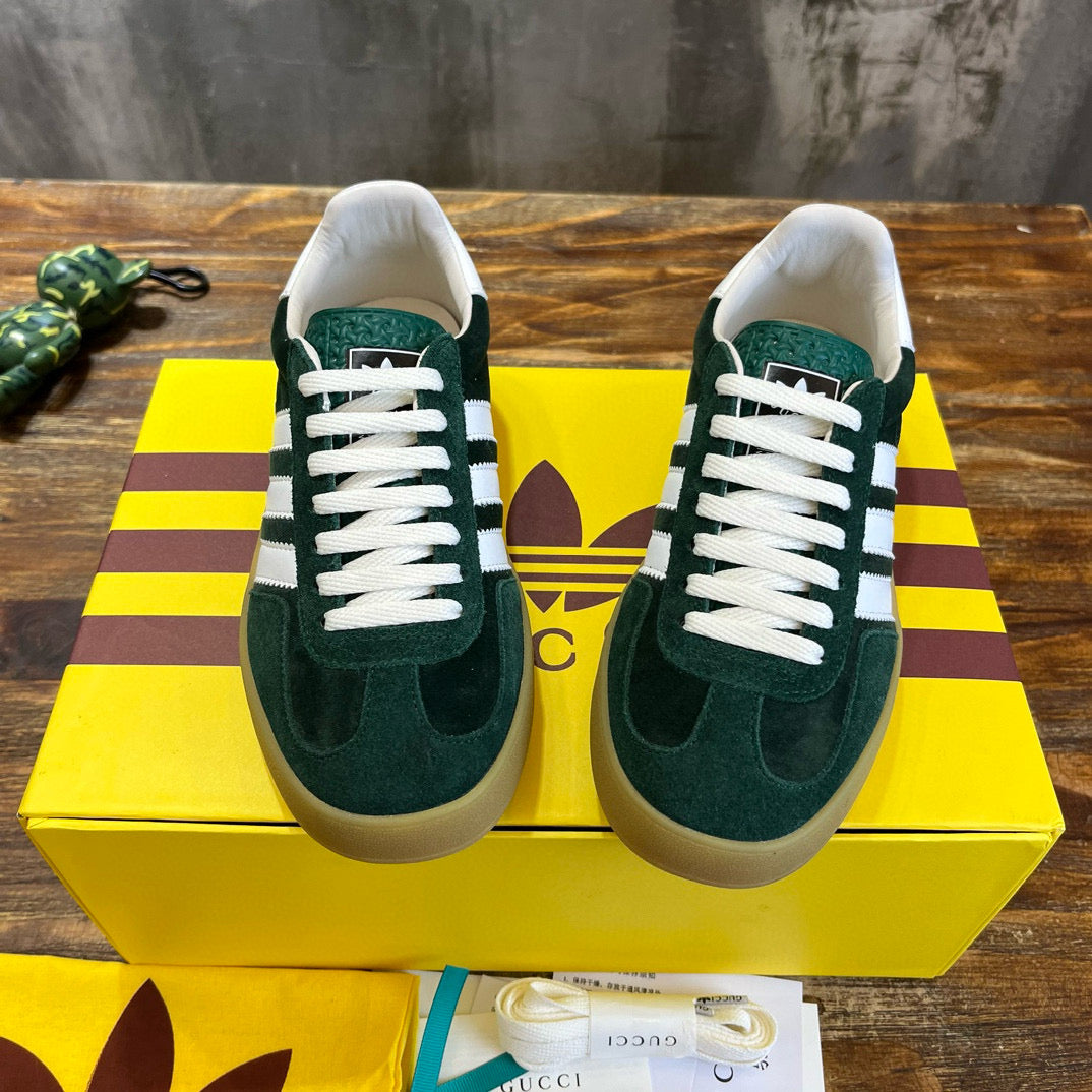 GUC Sneakers