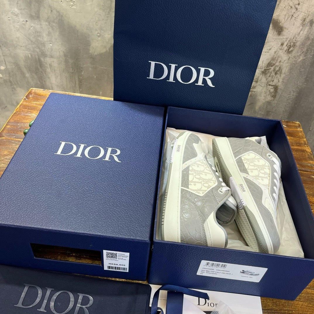 DIO Sneakers