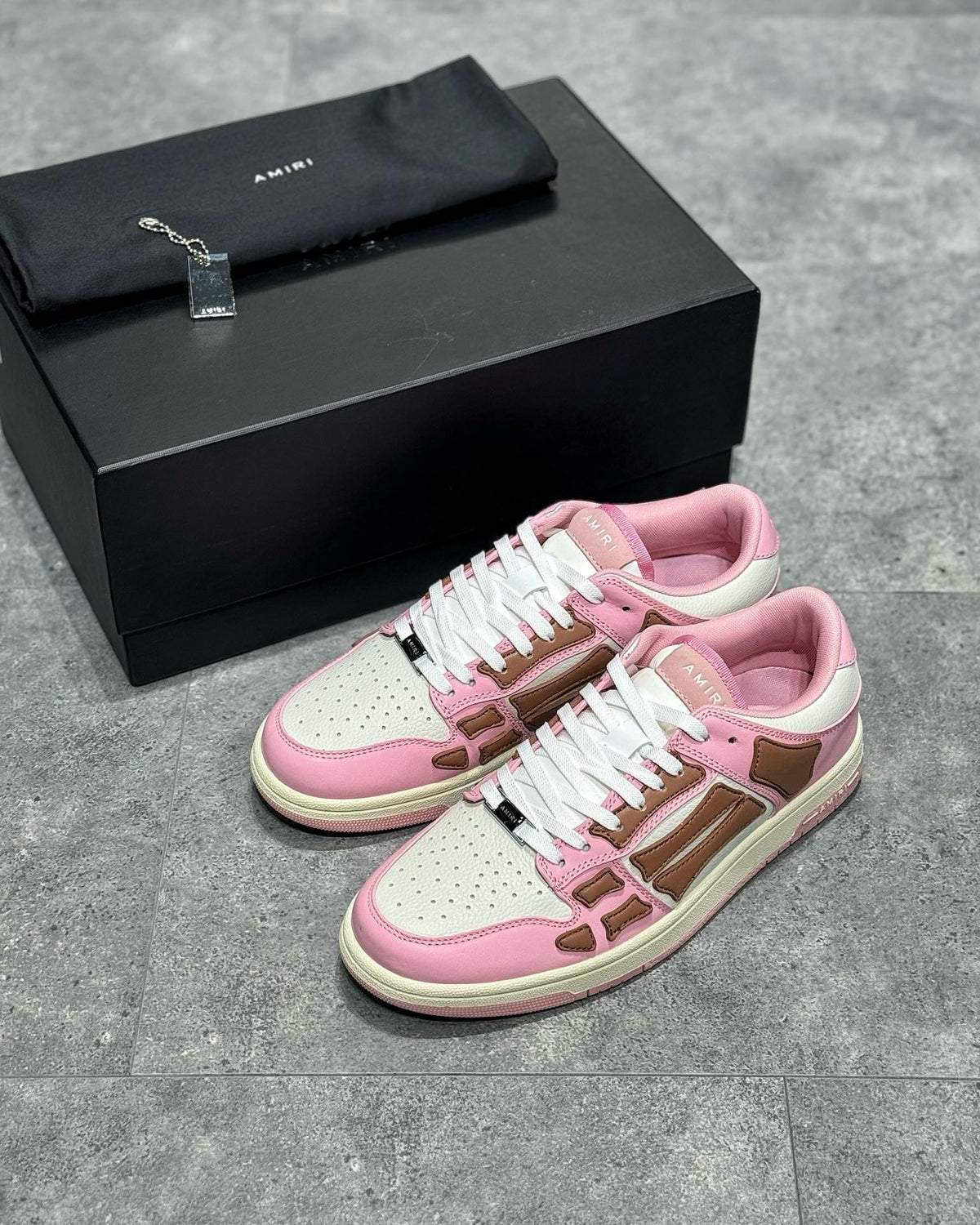 AMR Sneakers