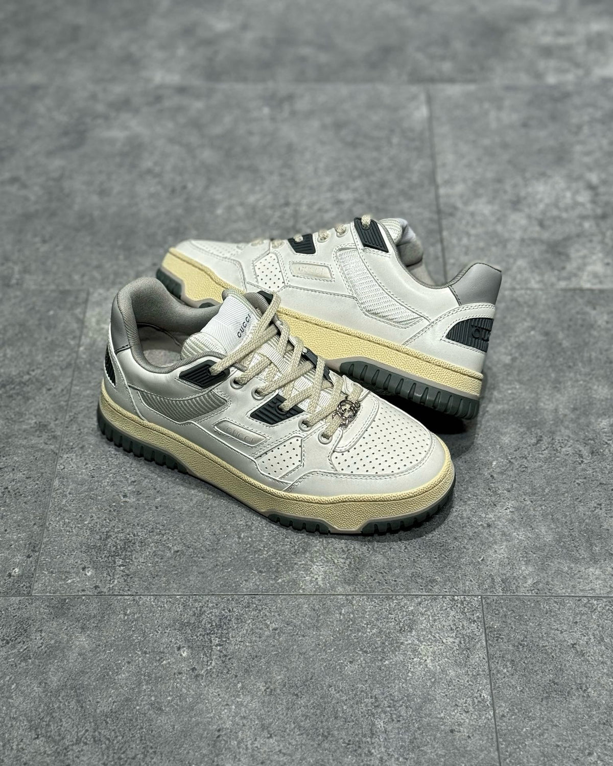 GUC Sneakers