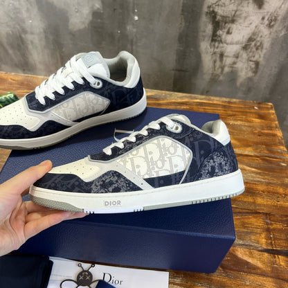 DIO Sneakers