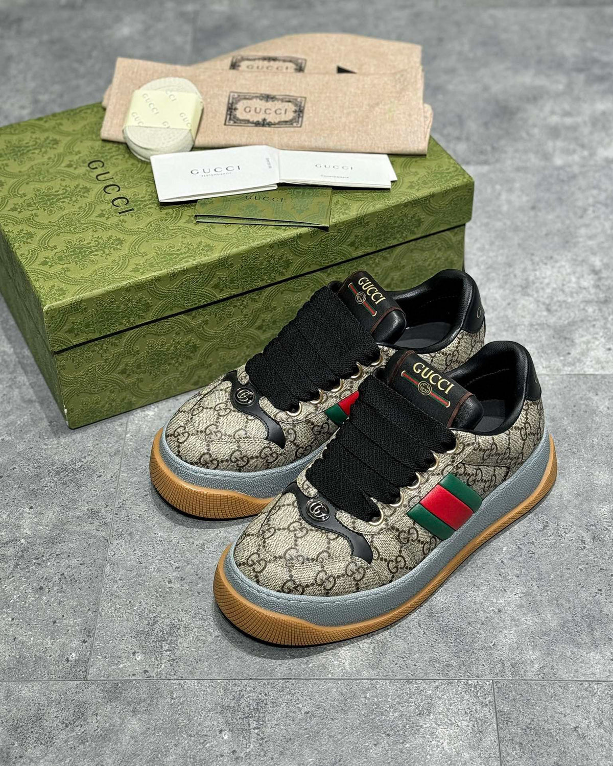 GUC Sneakers
