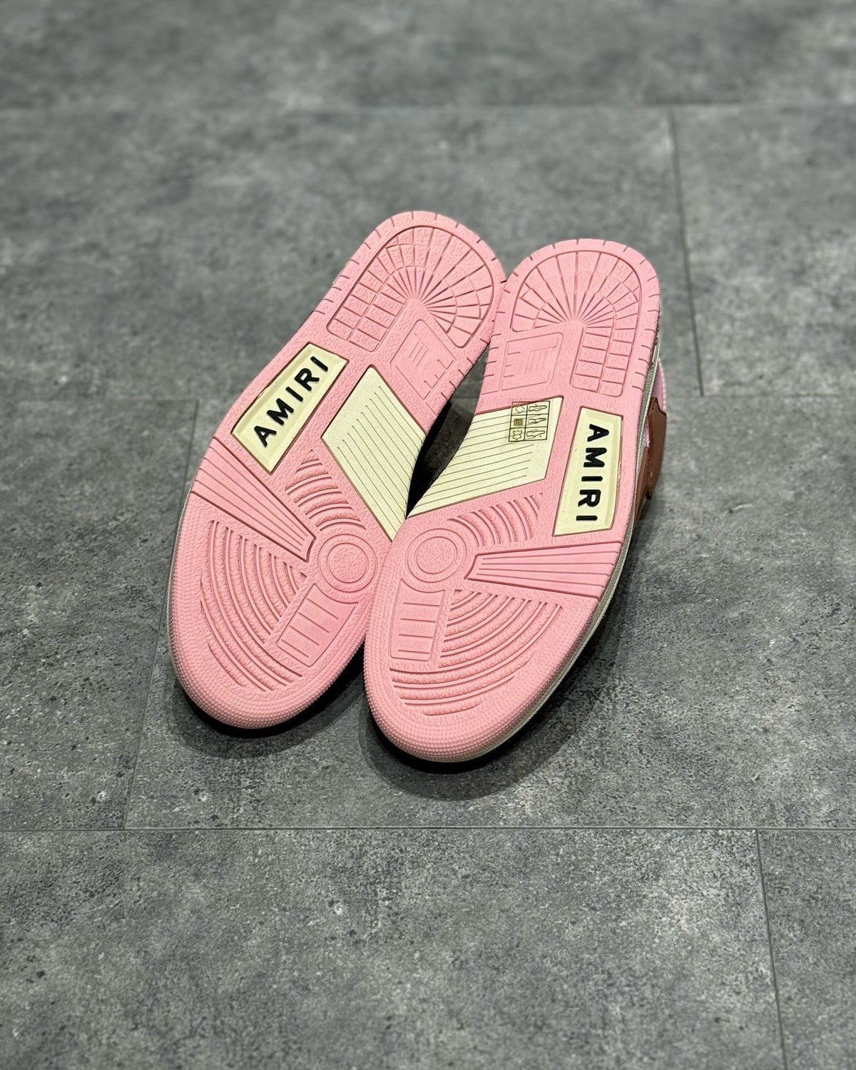 AMR Sneakers