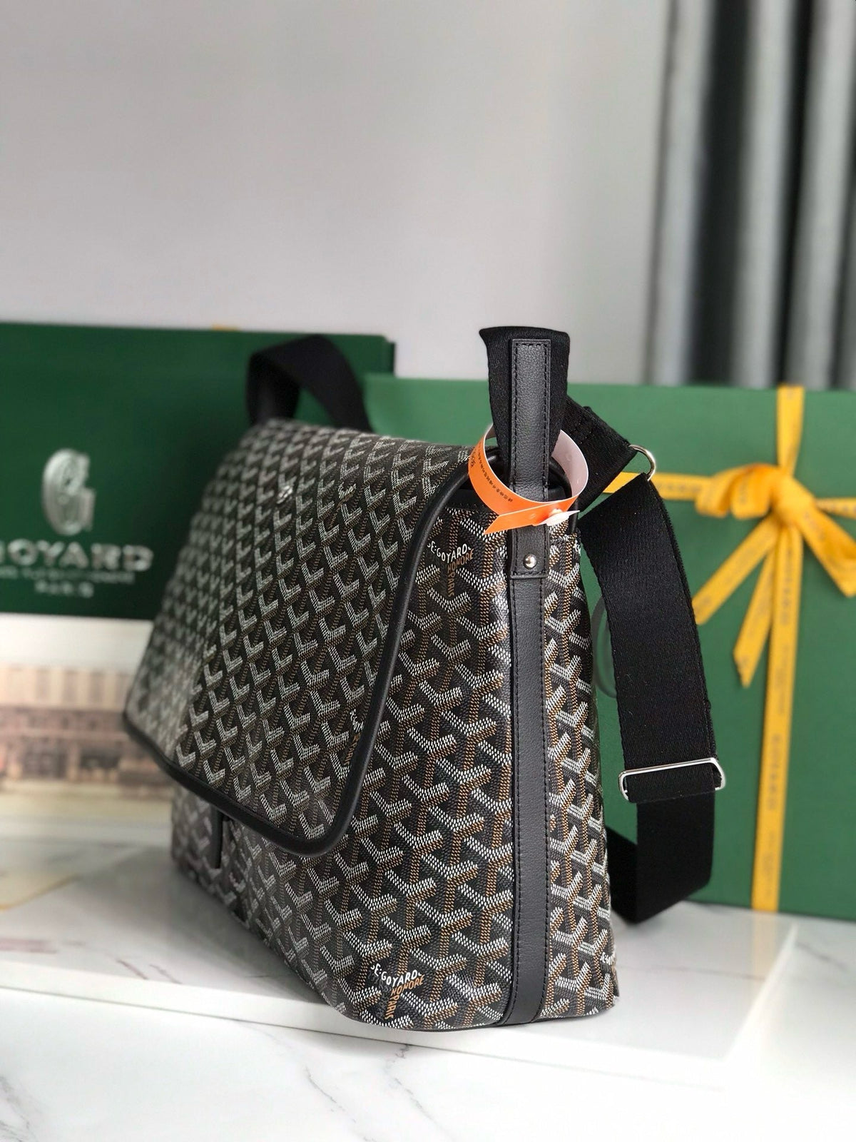 GOY Messenger Bag 35x26x7.5cm
