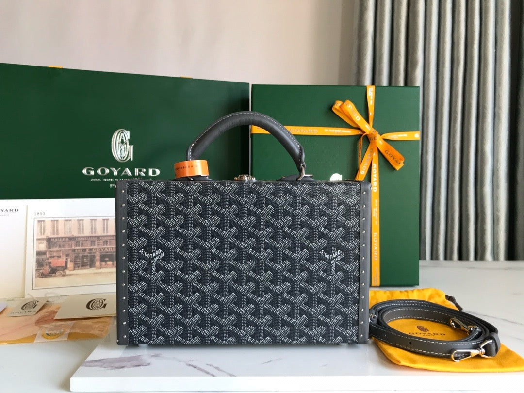 GOY Grand H√¥tel 24.5x7.5x17cm