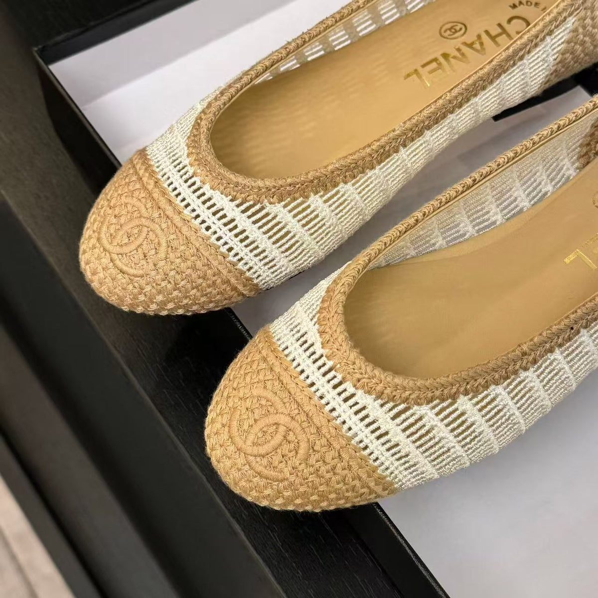 cc 2025 ballet flat beige white raffia