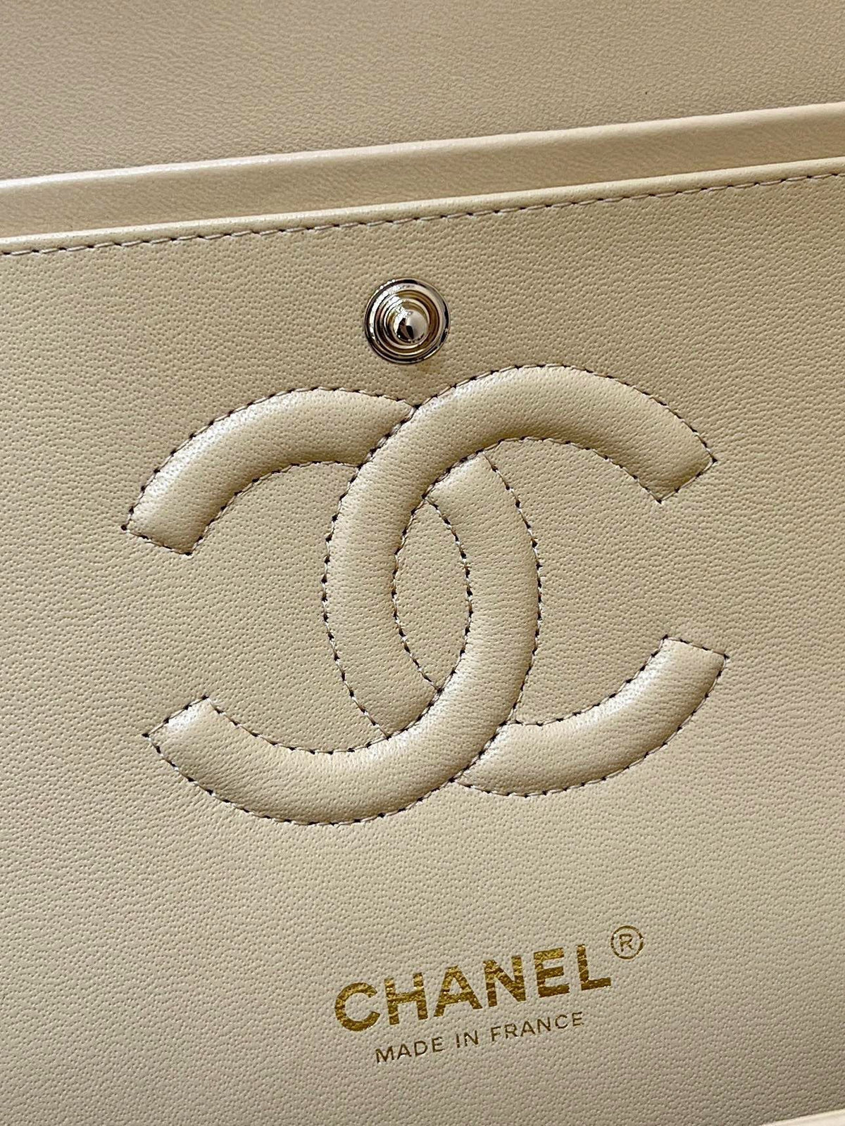 FLAP BAG 25 IN BEIGE LAMBSKIN GOLD HARDWARE