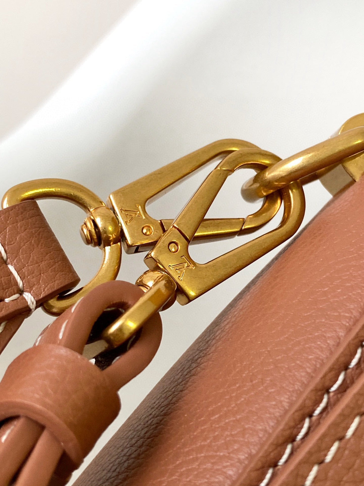 SOFT TWIST 27 IN COGNAC CALFSKIN GOLD LOGO