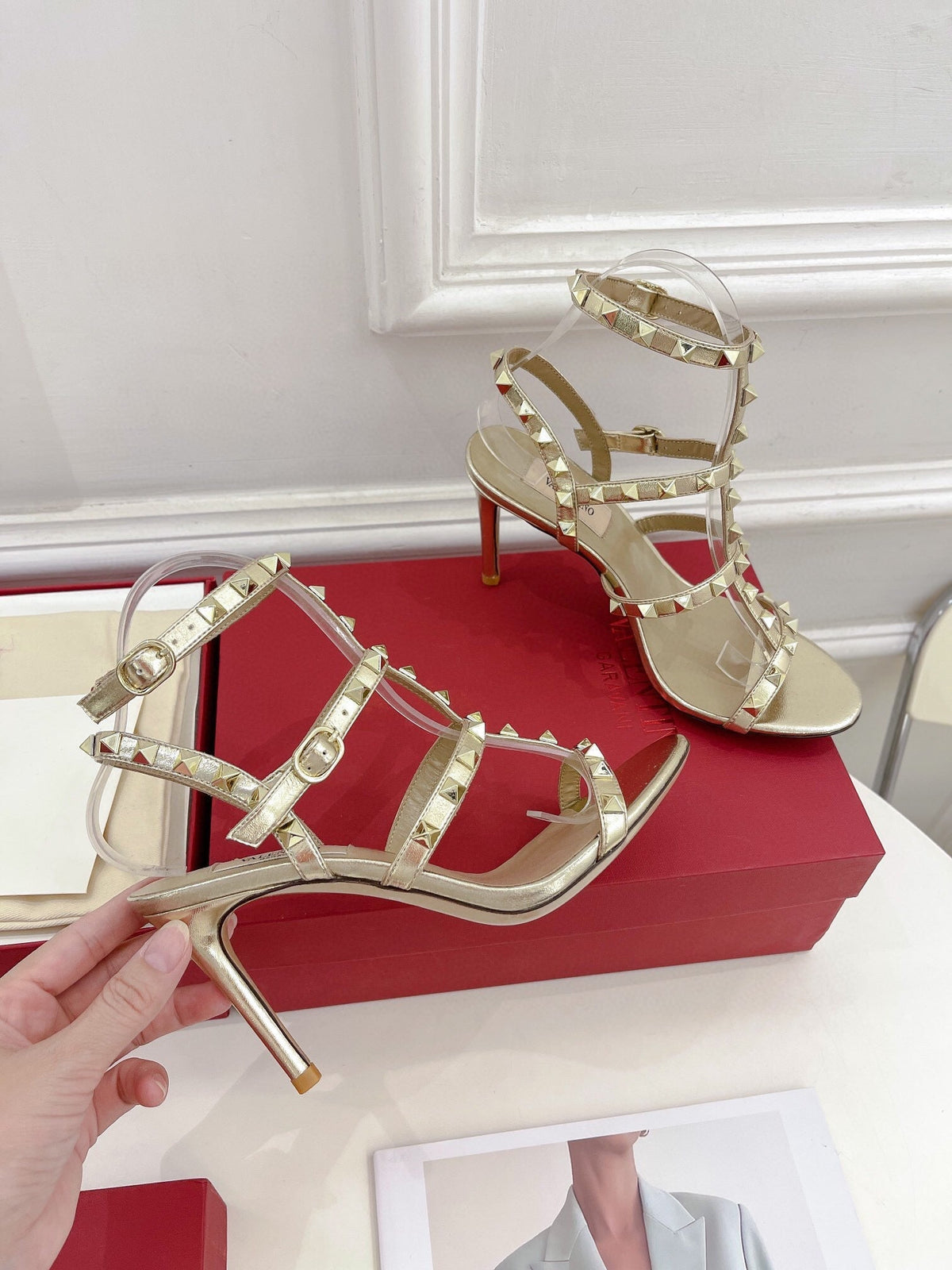 ROCKSTUD 100 GOLD METALLIC CALFSKIN ANKLE STRAP HIGH SANDAL