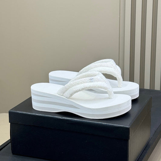 THONG SANDALS IN WHITE COTTON
