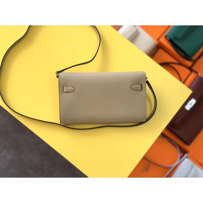 HERM Kelly Classique To Go Wallet In Tourterelle Epsom Calfskin