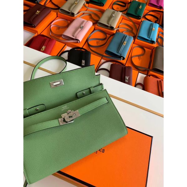 HERM Kelly Classique To Go Wallet In Vert Criquet Epsom Calfskin