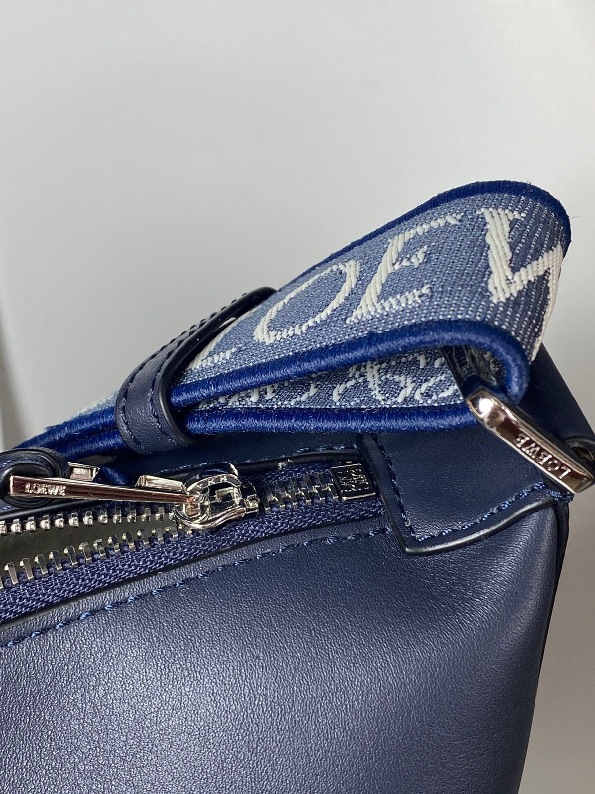 LO Messenger Bag