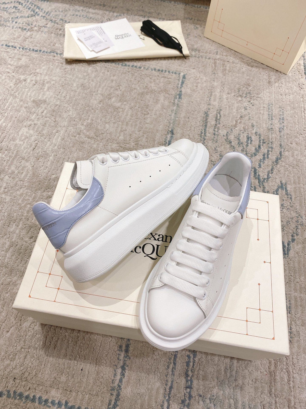Sneakers & Shoes