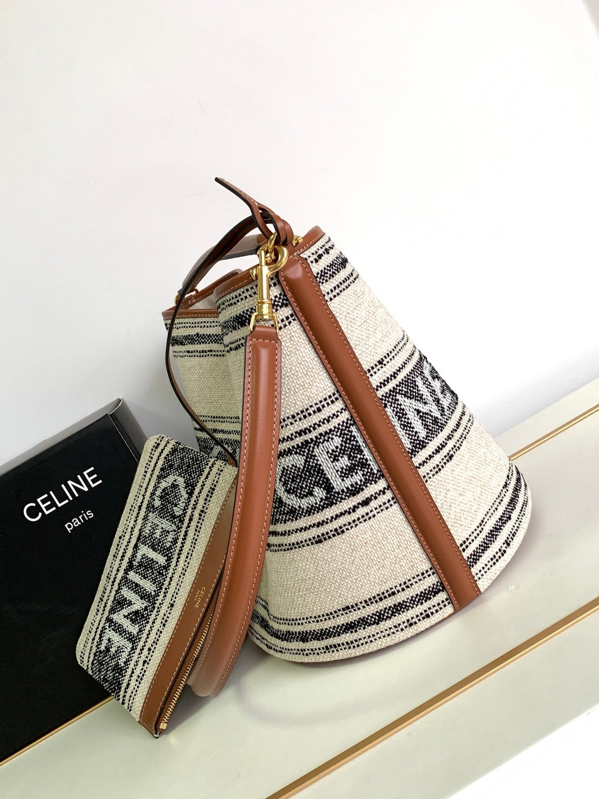 CEL 16 Bucket