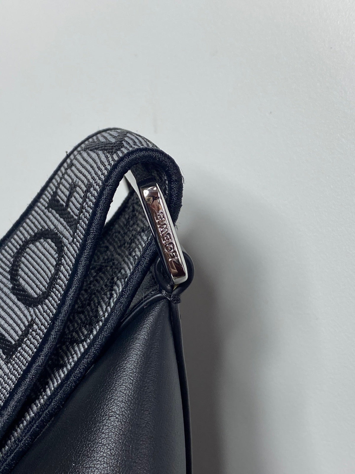 LO Messenger Bag